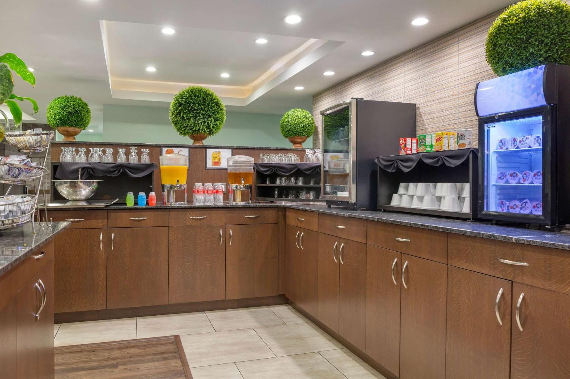 Radisson Hotel Southfield-Detroit Екстериор снимка