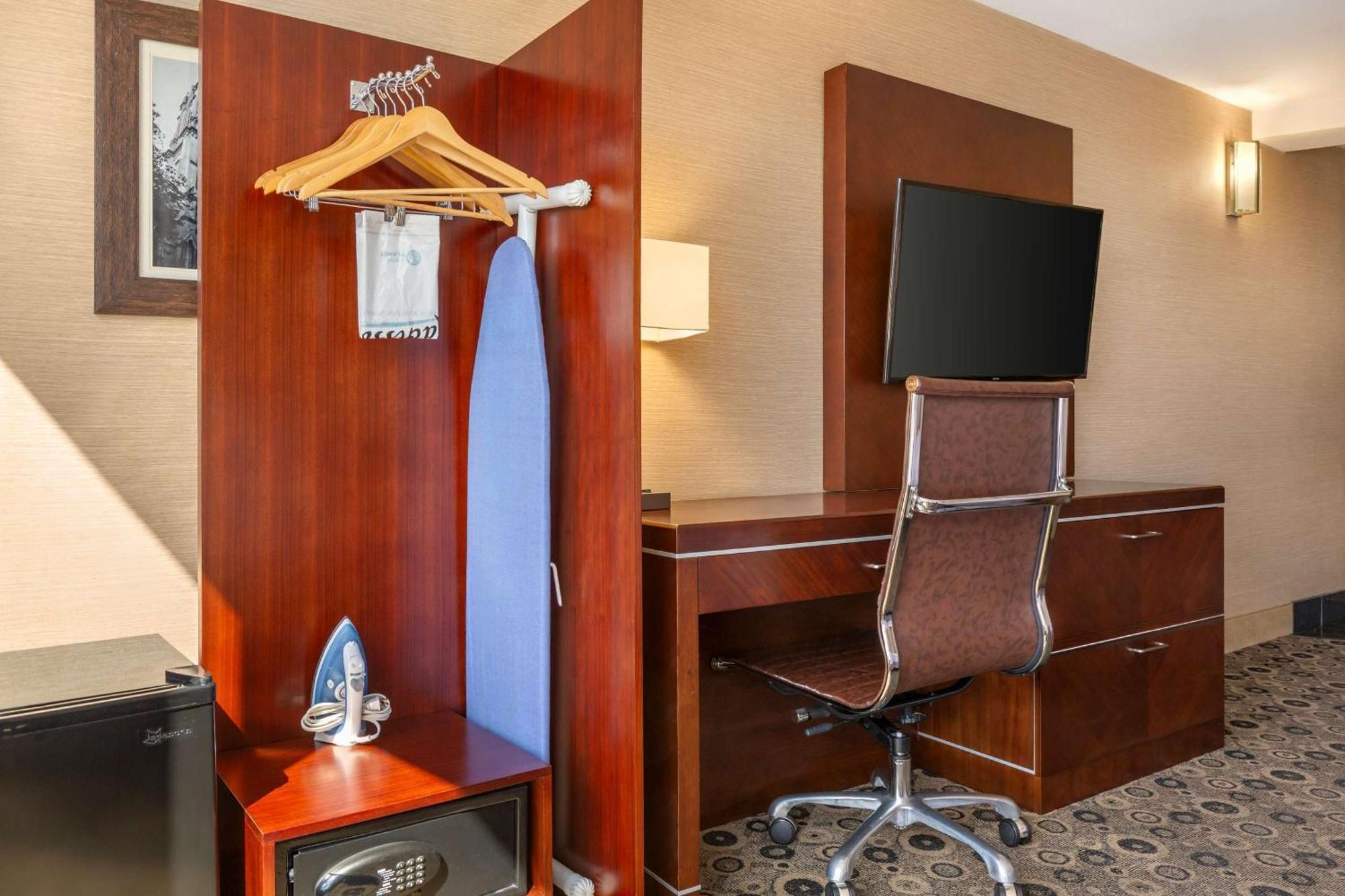 Radisson Hotel Southfield-Detroit Екстериор снимка