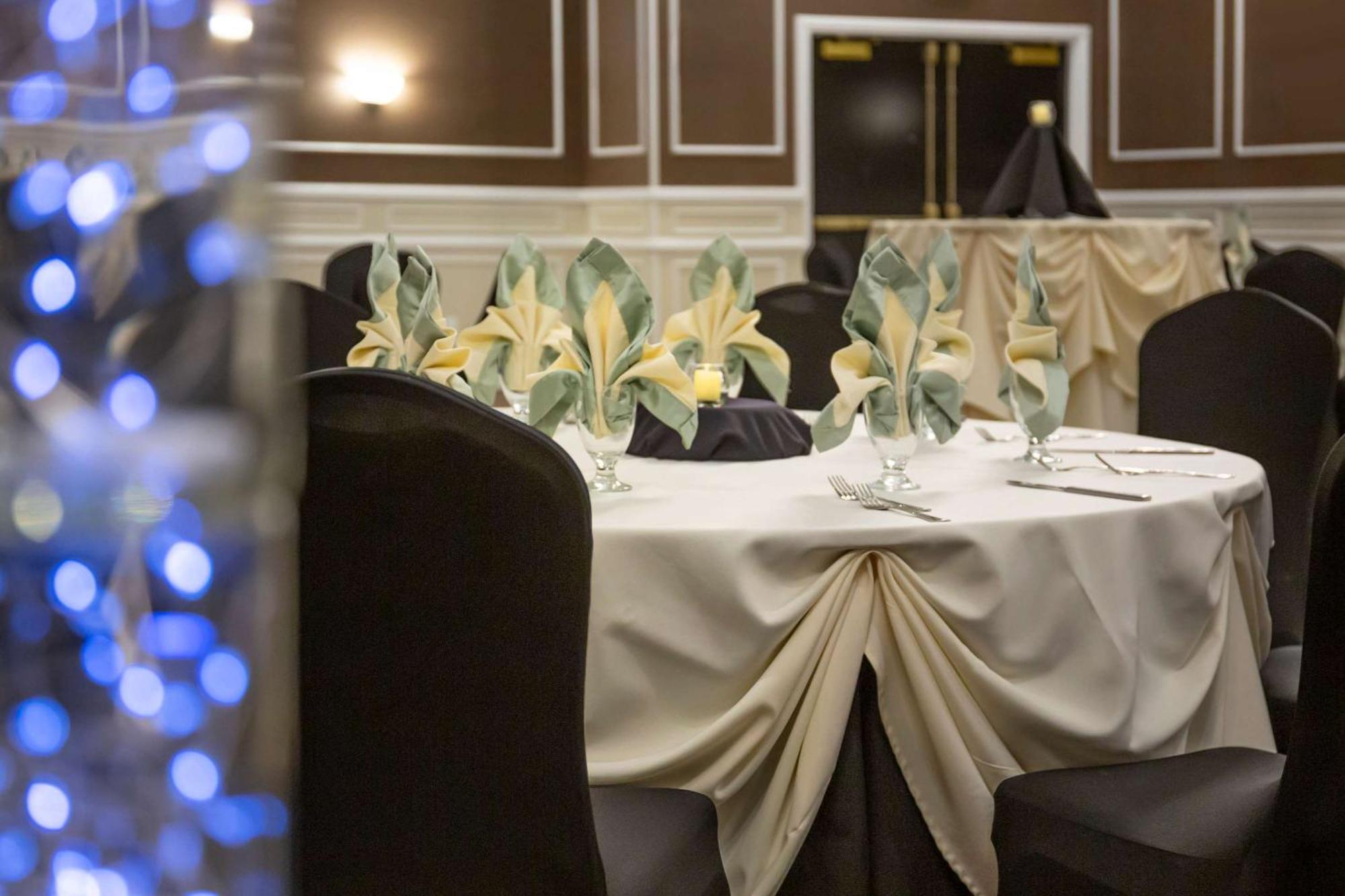 Radisson Hotel Southfield-Detroit Екстериор снимка